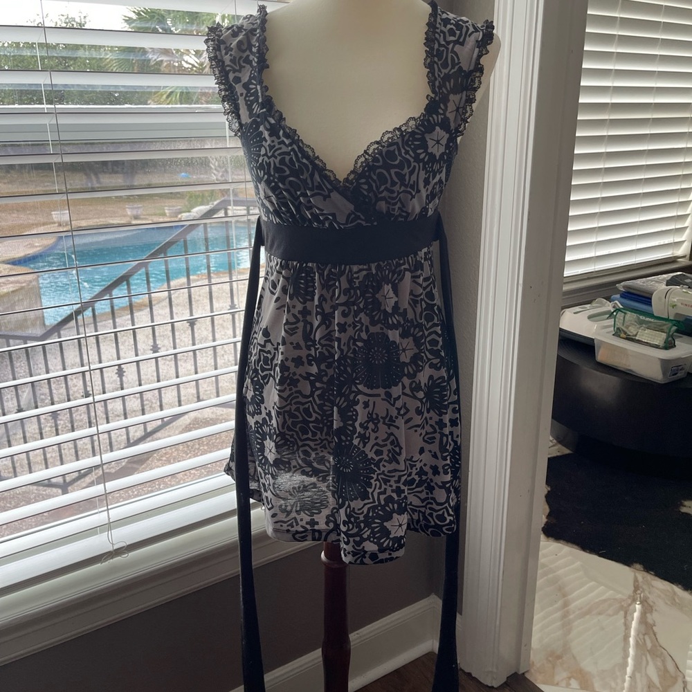 Black and gray Forever 21 empire waist top